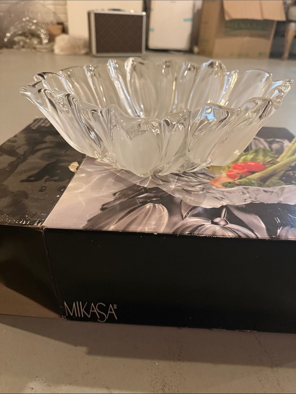 Mikasa Clear Fluted Glass Centerpiece Bowl